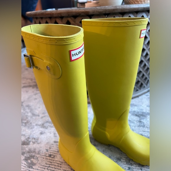 Hunter rain boots, lime green, size US 7M - Picture 3 of 6